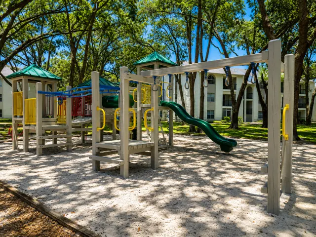 Images Condominiums