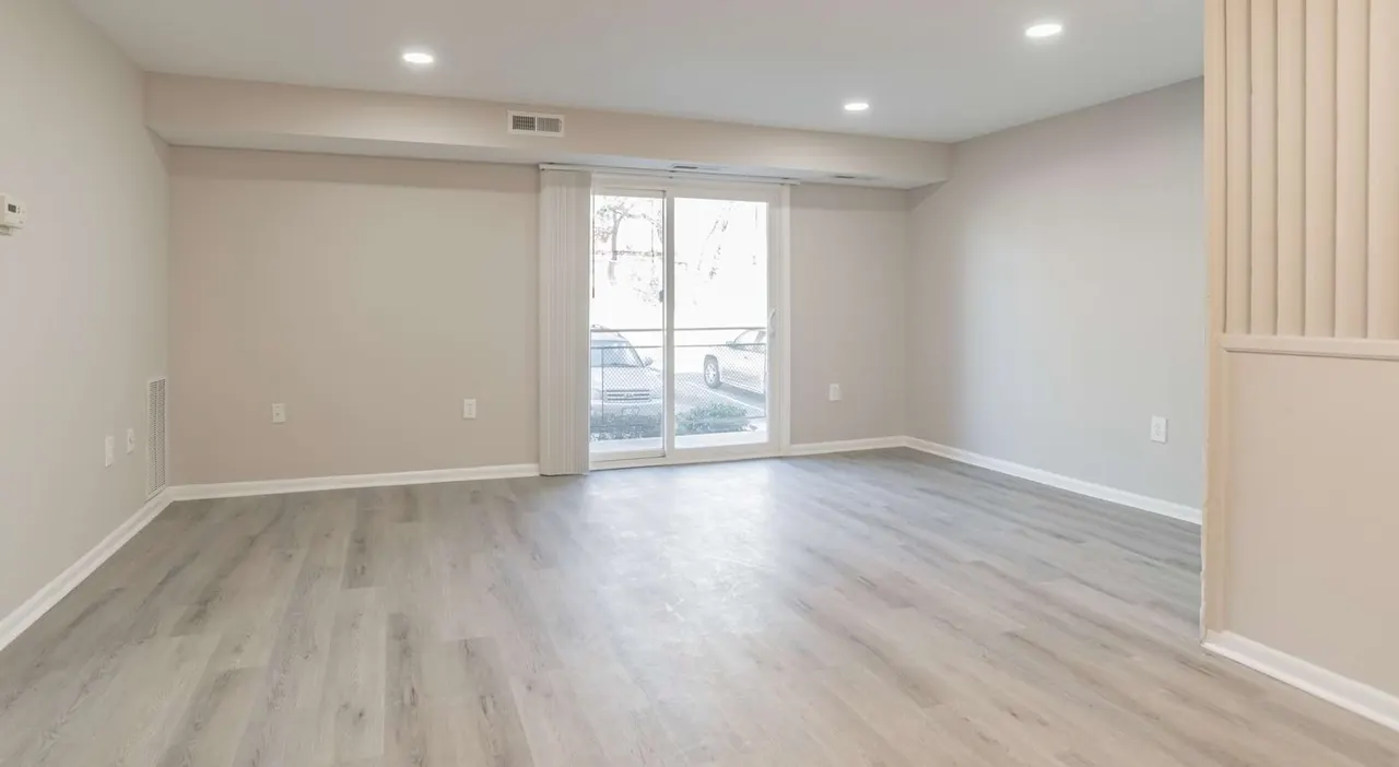 Raleigh Court Apartments