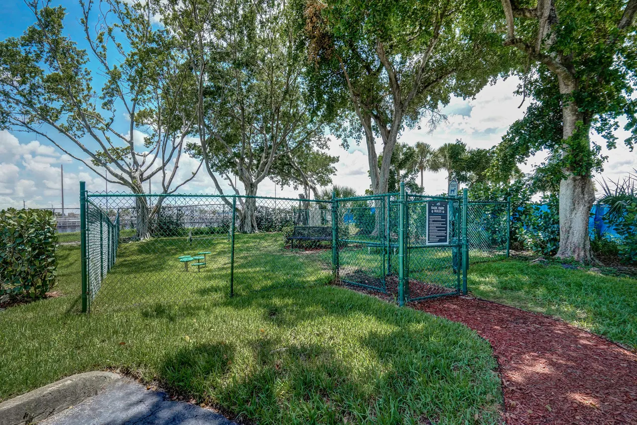 Plantation Colony Apartments