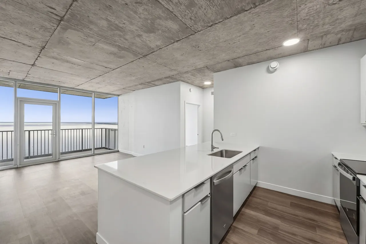 The Lakeview at 333