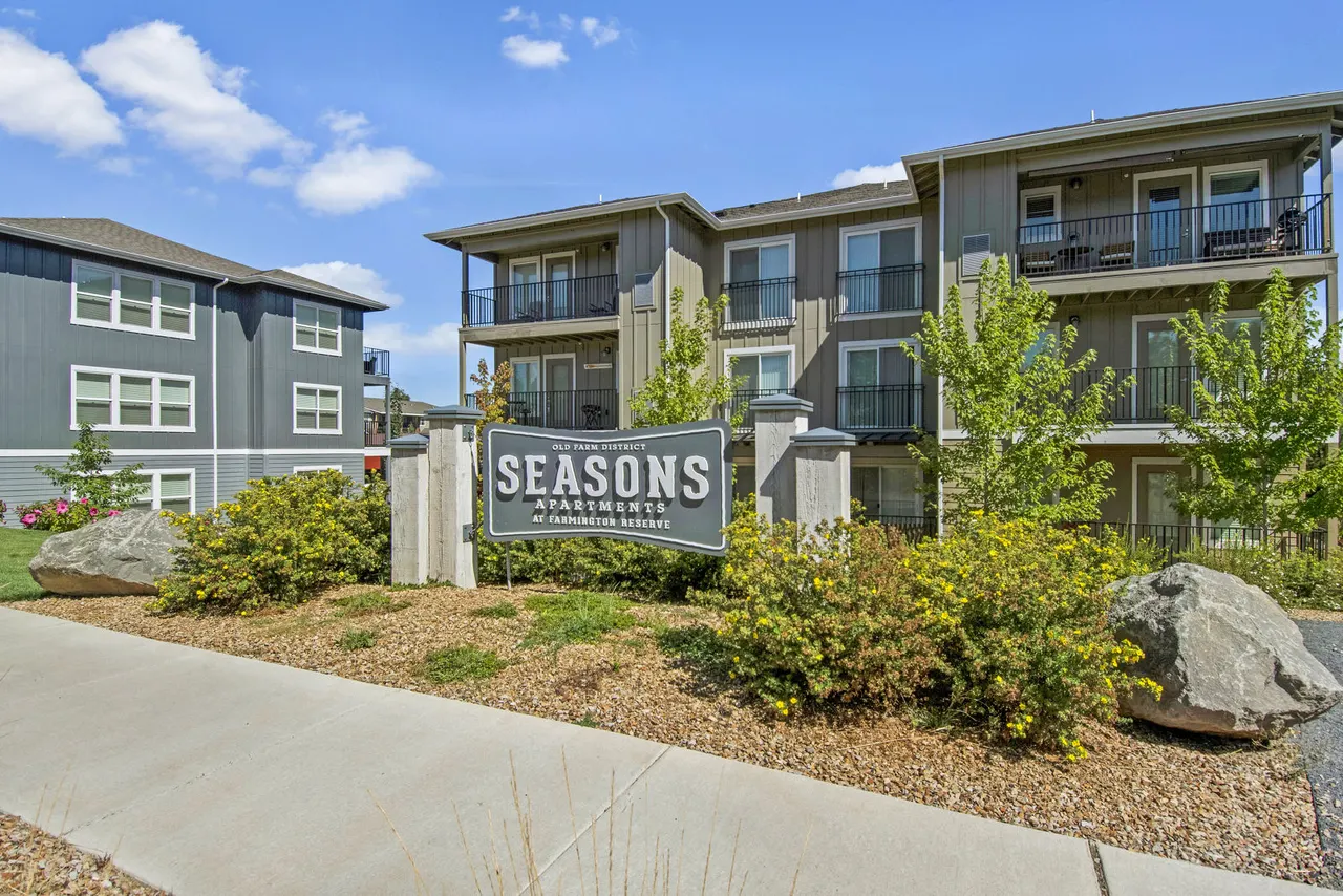 Seasons at Farmington Reserve