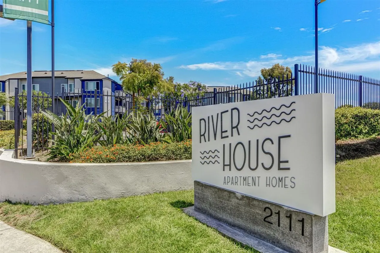 Solare Apartment Homes