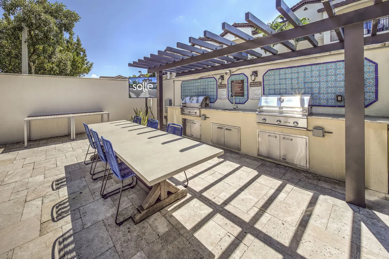 Solle Davie Apartments