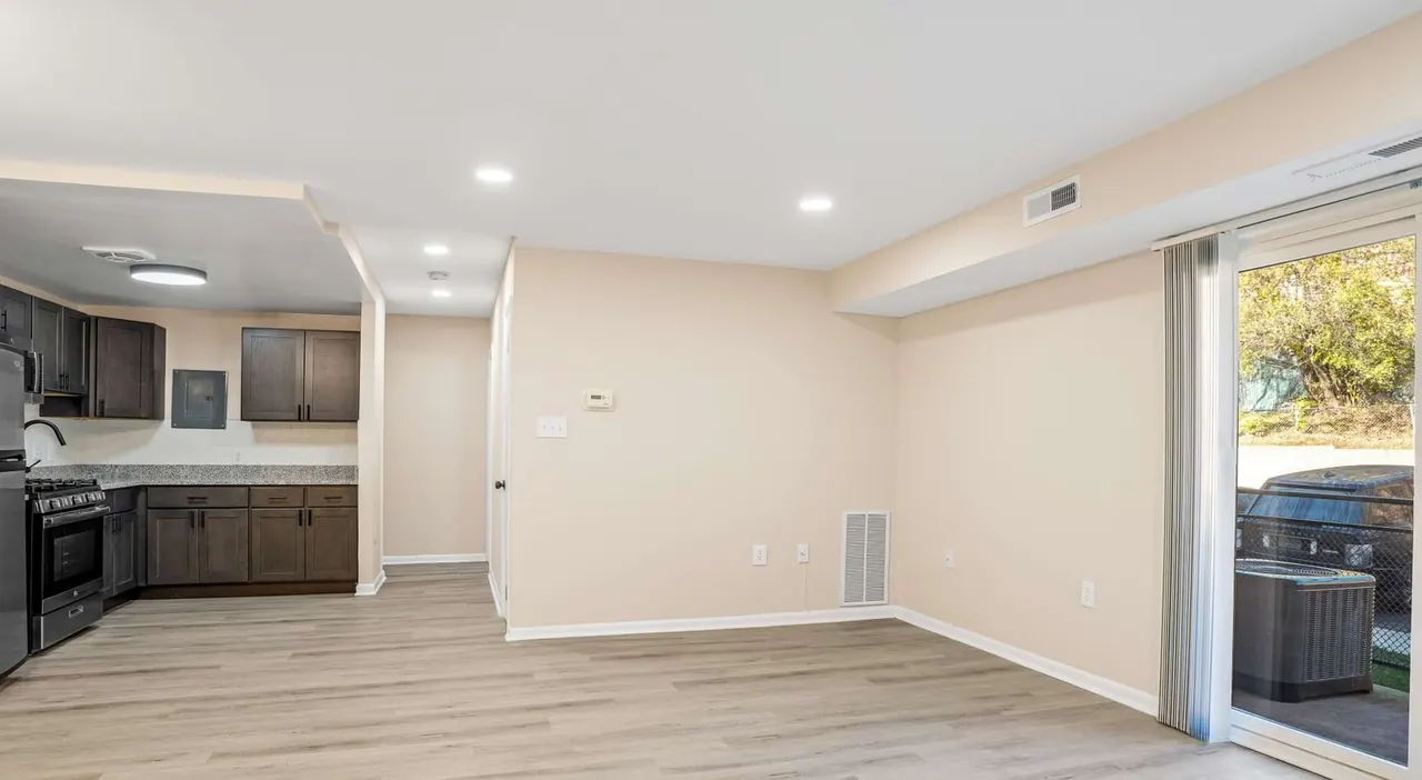 Raleigh Court Apartments