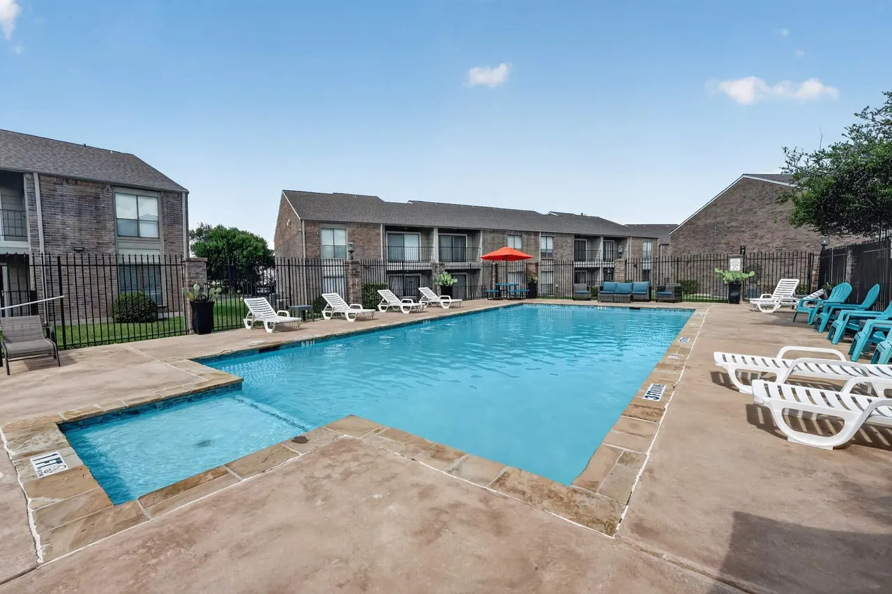 The Heights at 701 Apartments