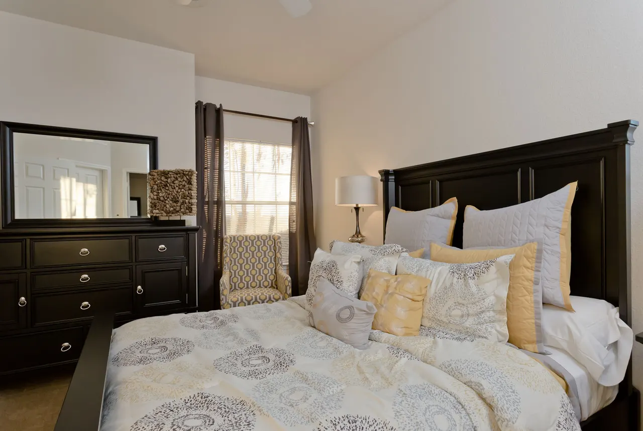 The Ravinia Apartments