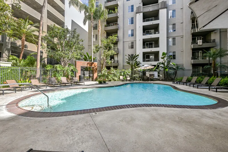 AO Santa Monica Apartments