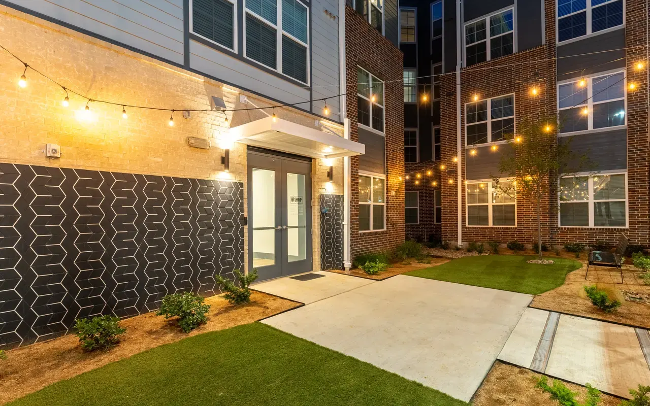 The Madison at Bishop Arts Apartments