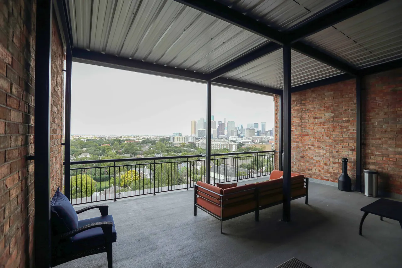 230 W. Alabama