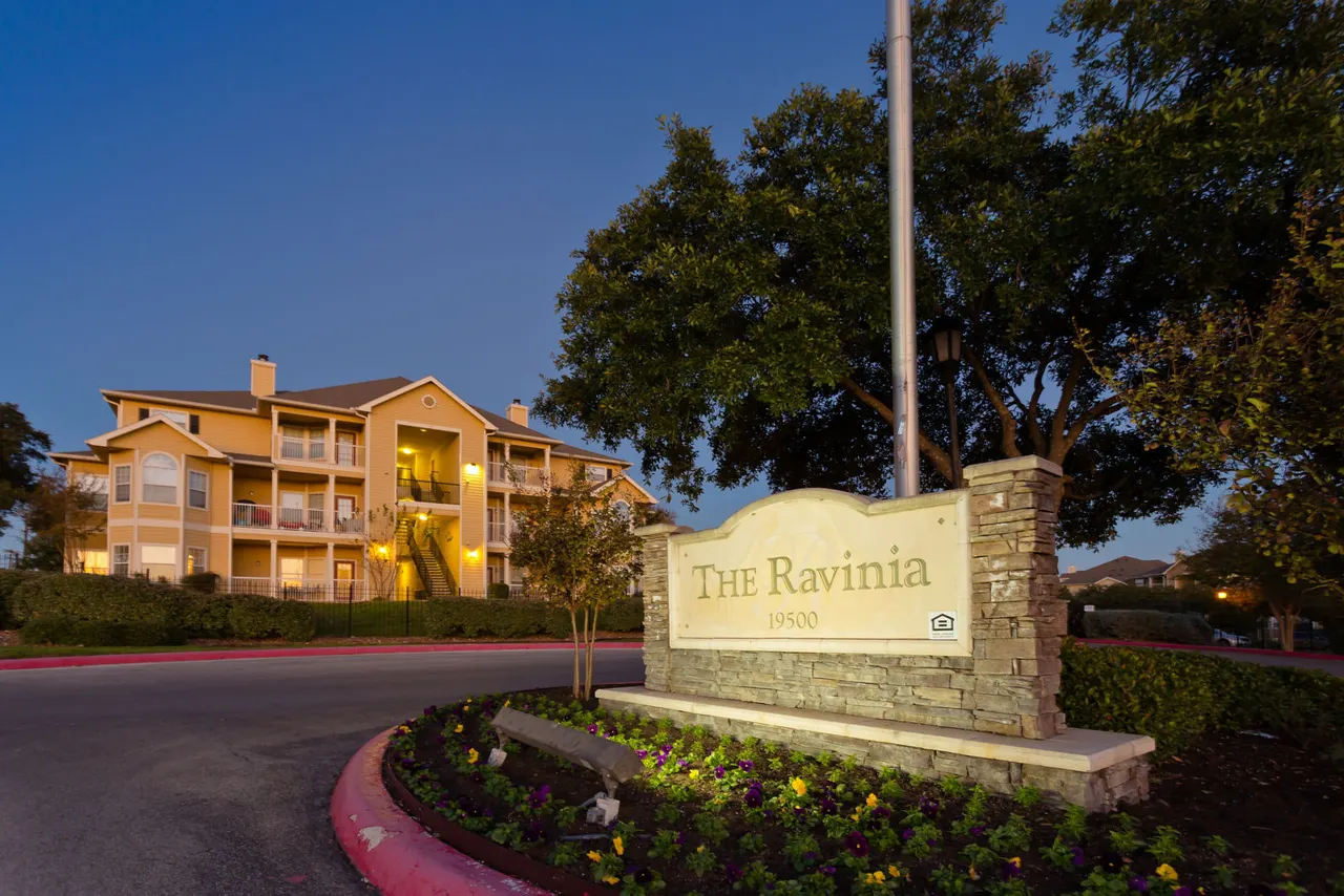 The Ravinia Apartments
