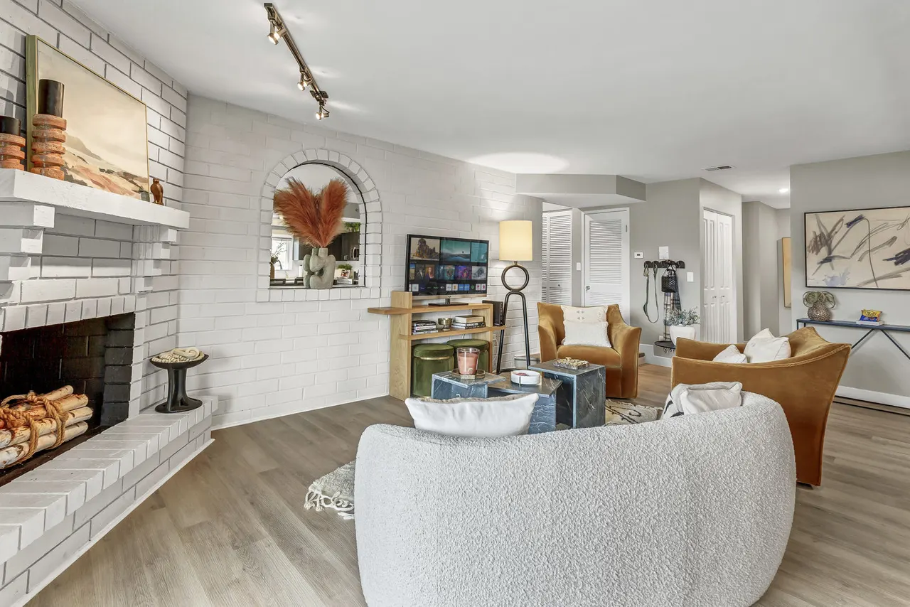 Bourbon Square Apartments