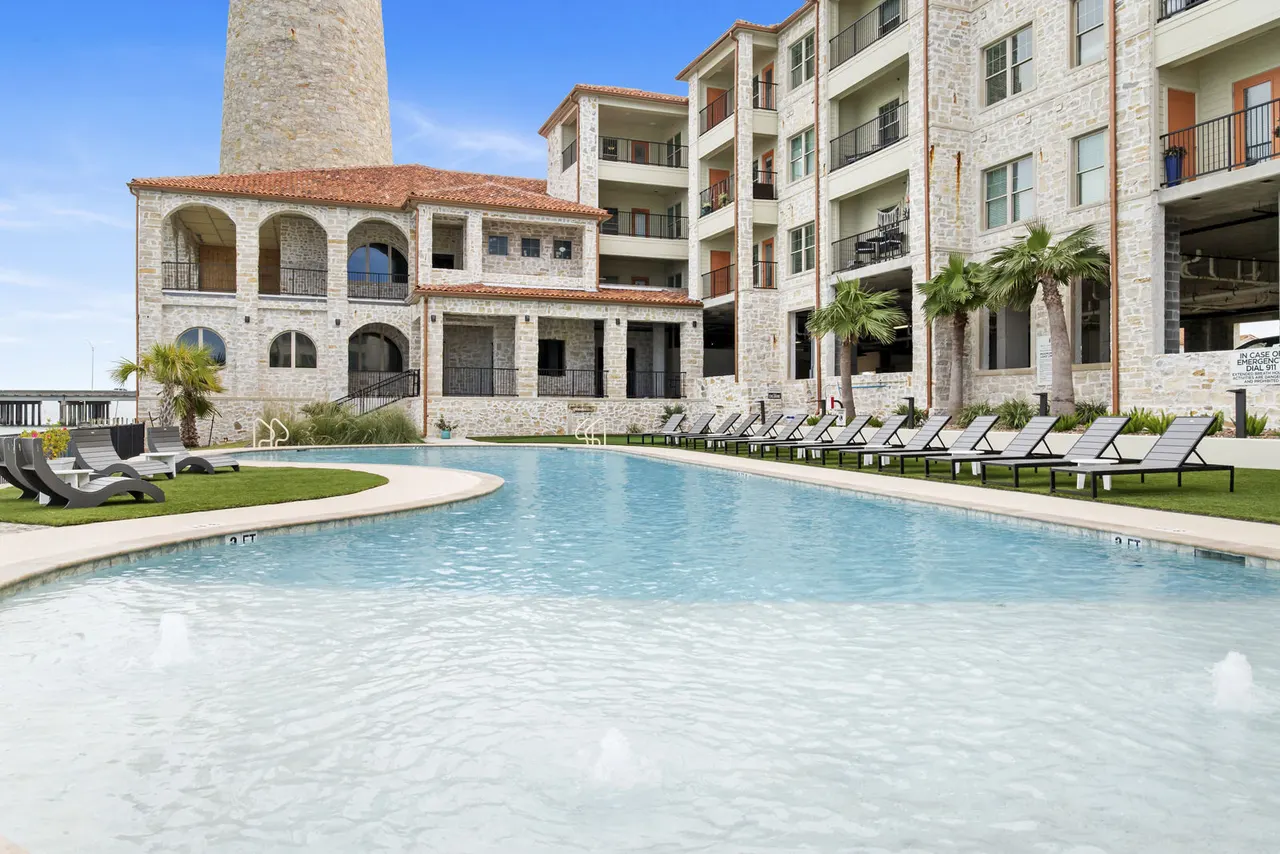 Lighthouse Pointe