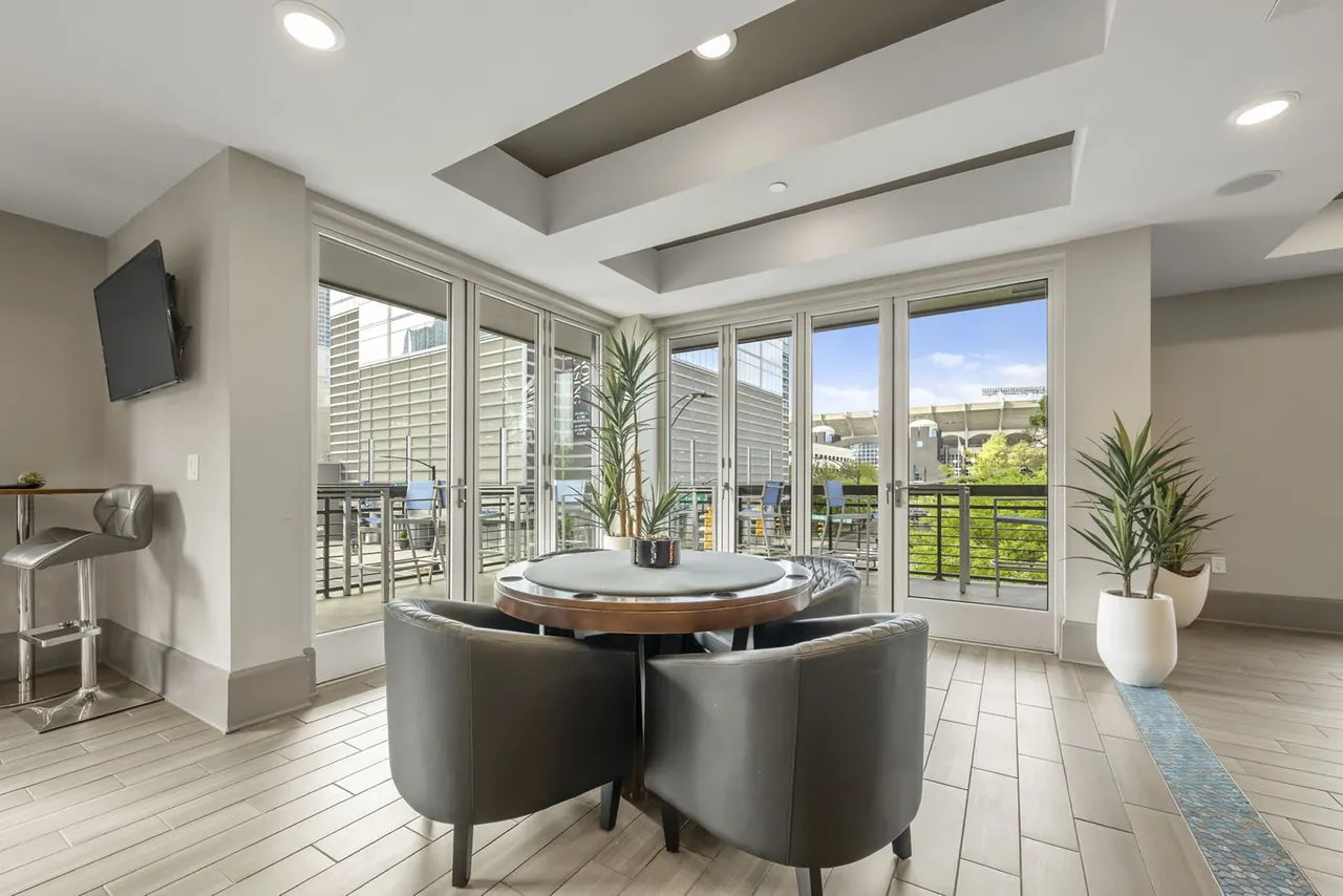 Circa Uptown Apartments