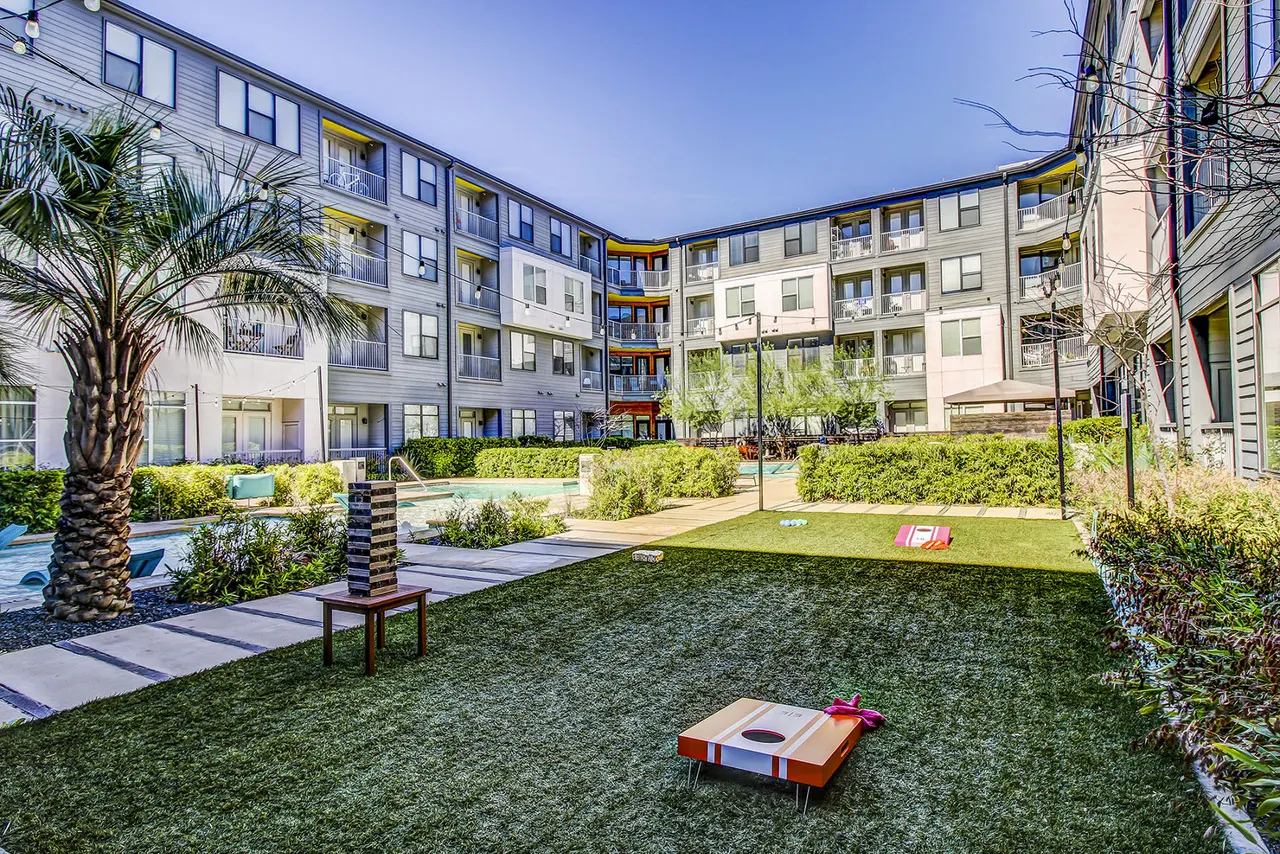 Elan East Apartments