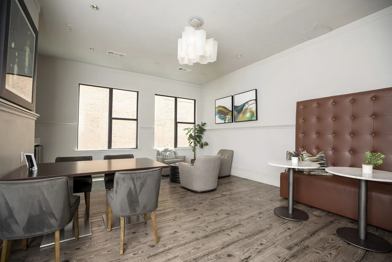 2121 Mid Lane Apartments