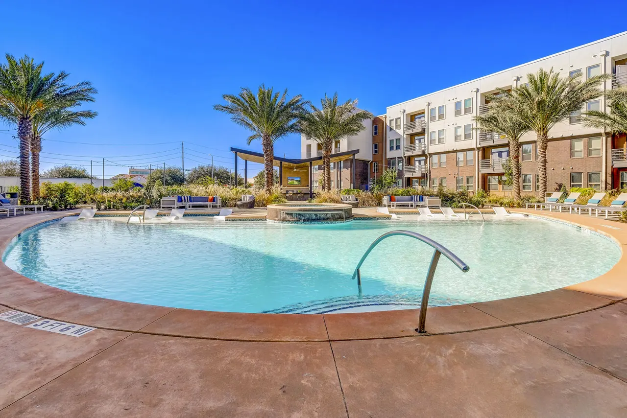 Encore Motif at Grand Crossing
