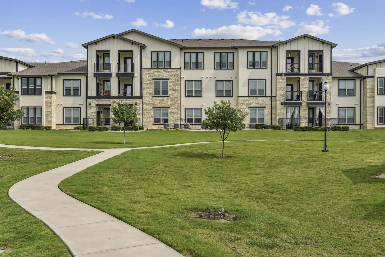 Enclave Falcon Pointe Apartments
