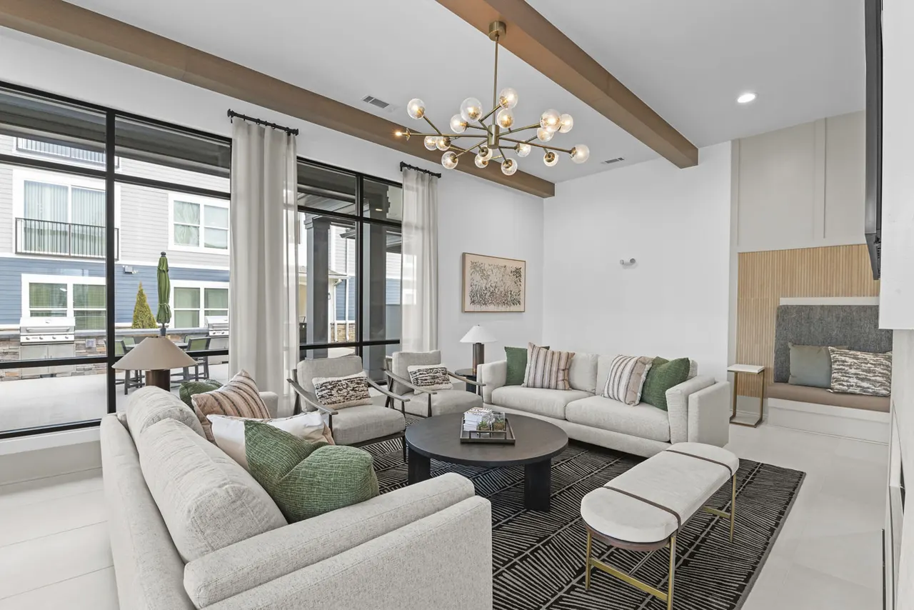 Perimeter Pointe Apartments