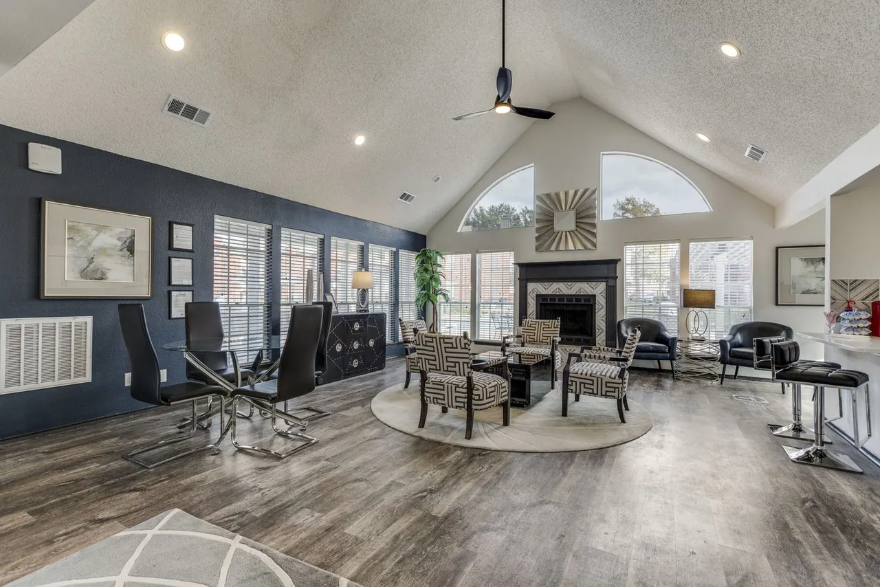 Oaklyn Apartments