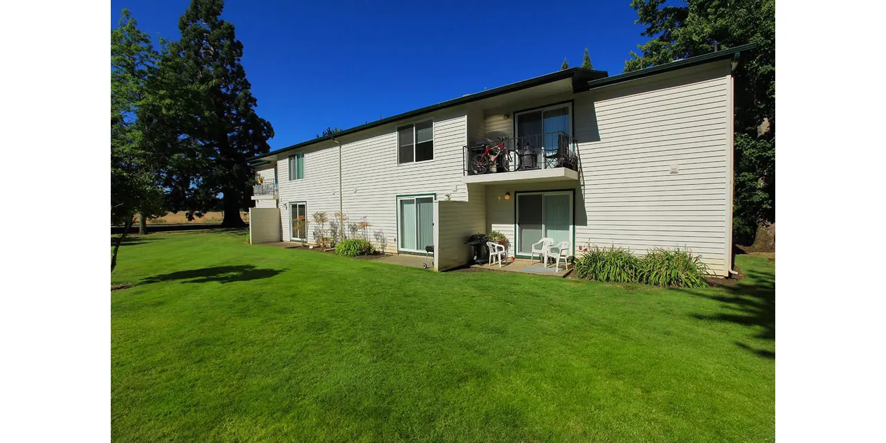 Redwood Park Apartments