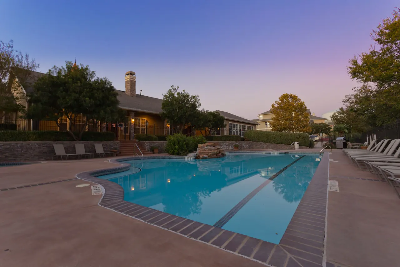 The Ravinia Apartments