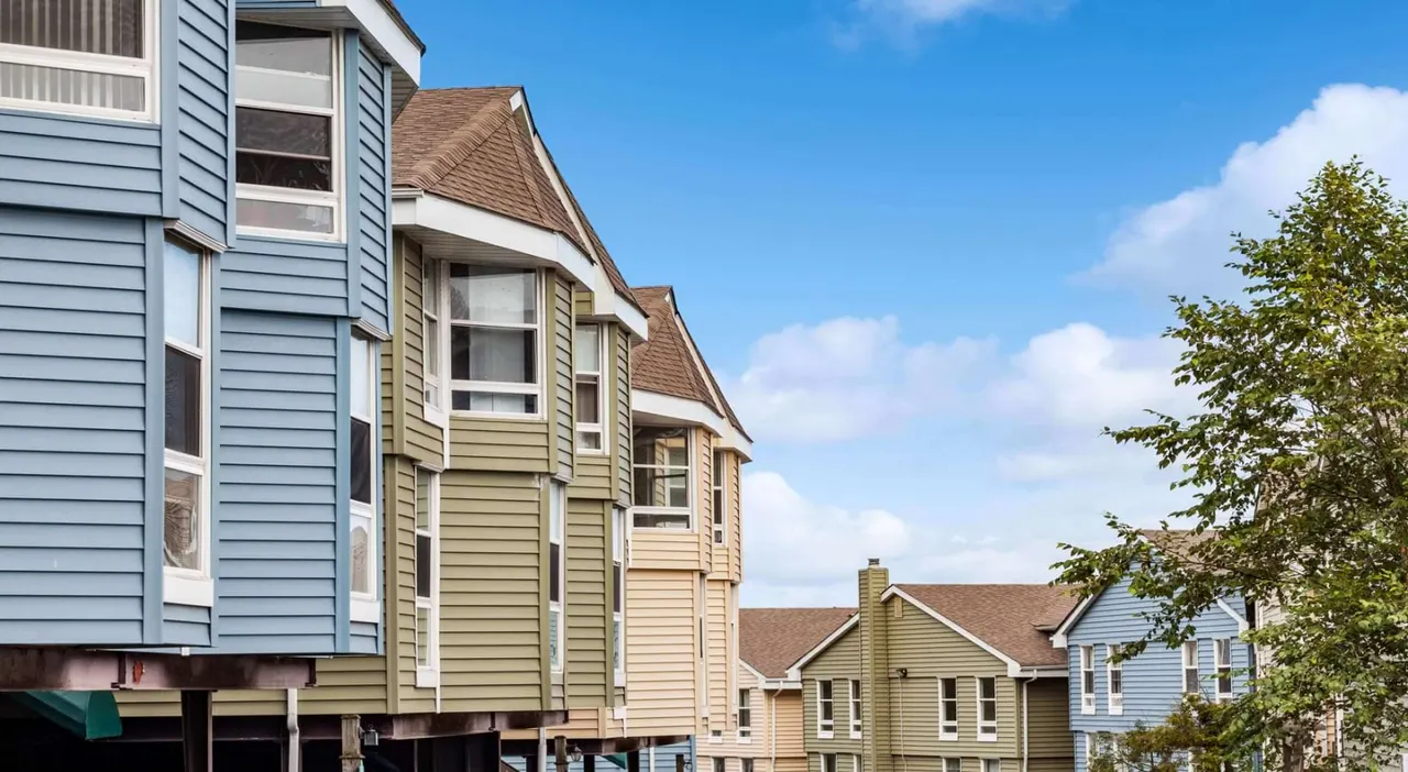 Lakeshore Preserve Apartments