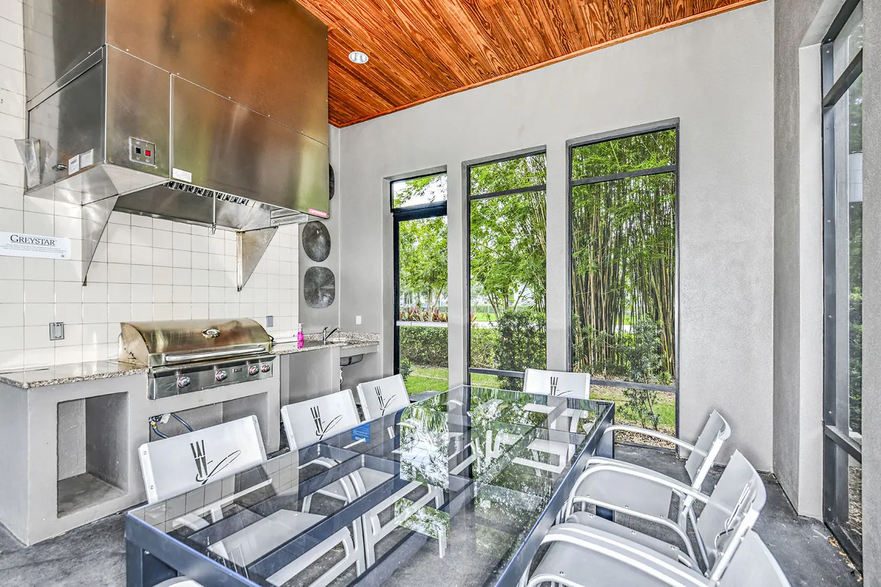 Windermere Cay Apartments