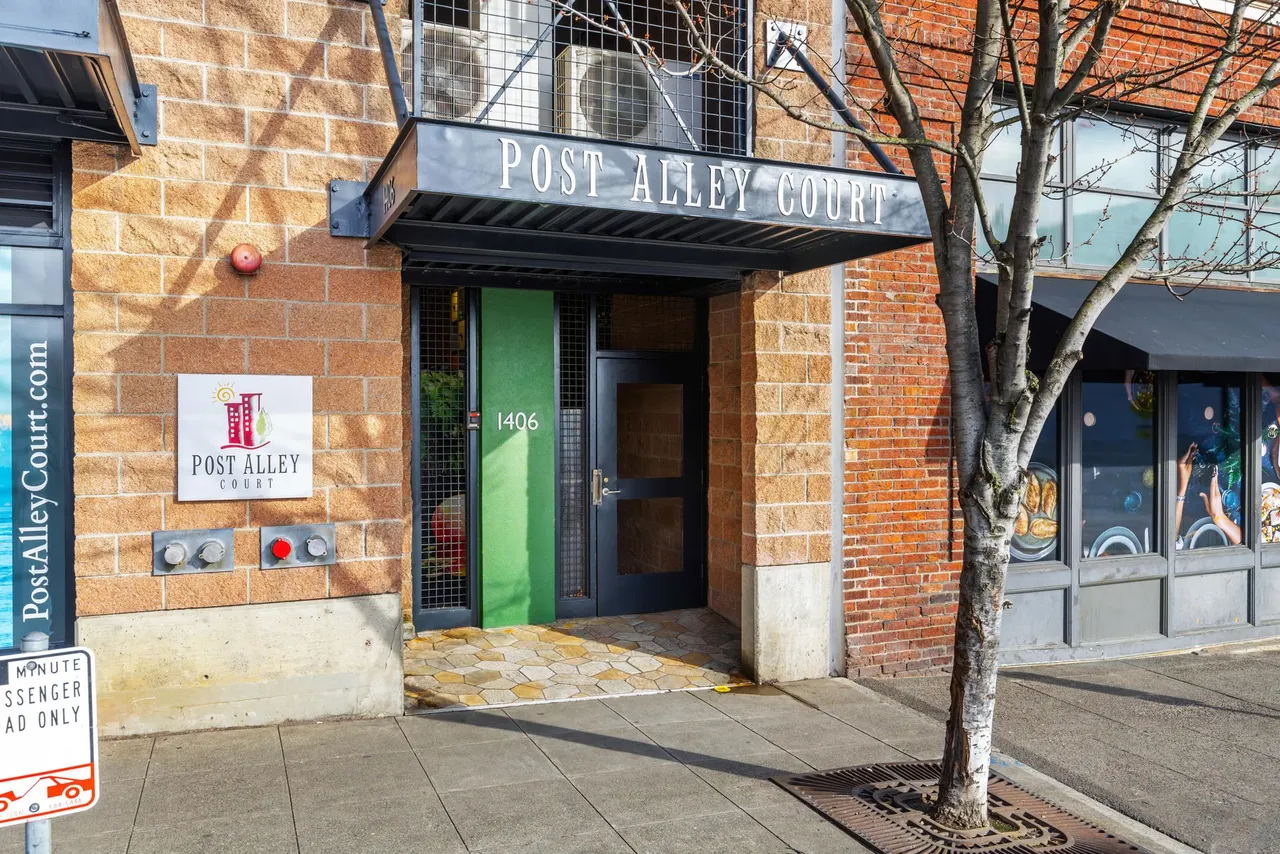 Post Alley Court