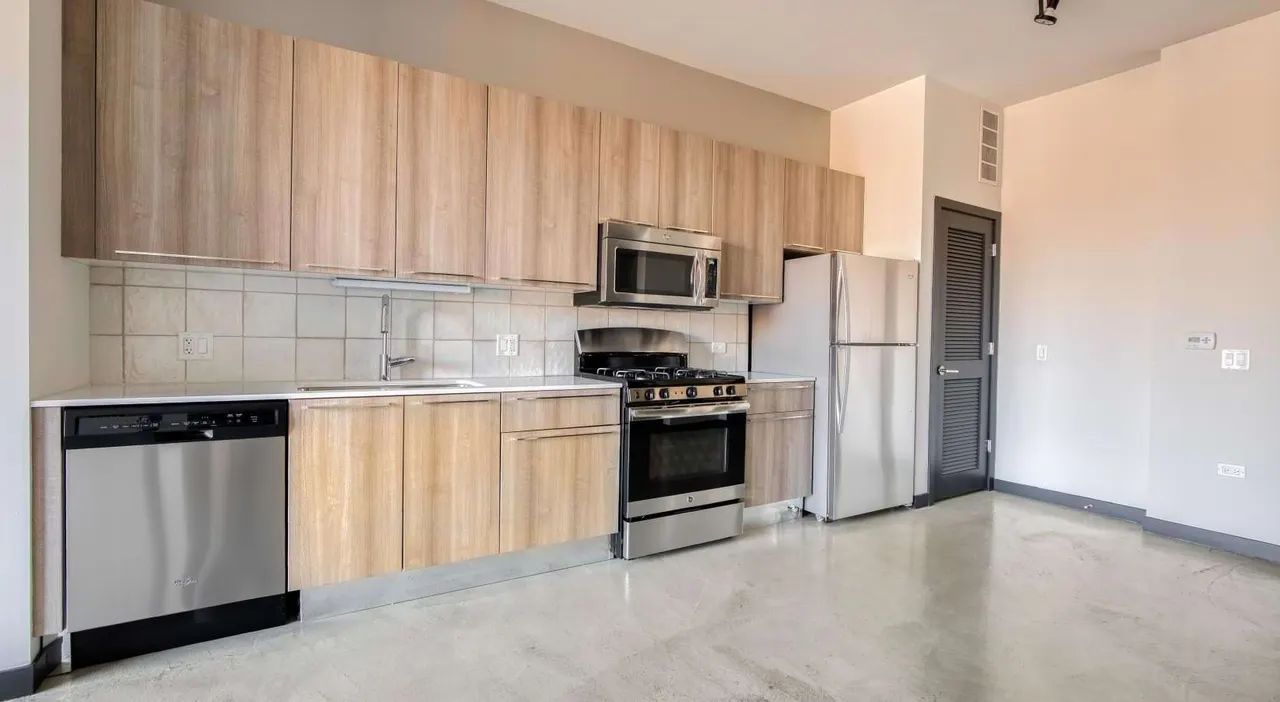 1647 N Milwaukee Apartments