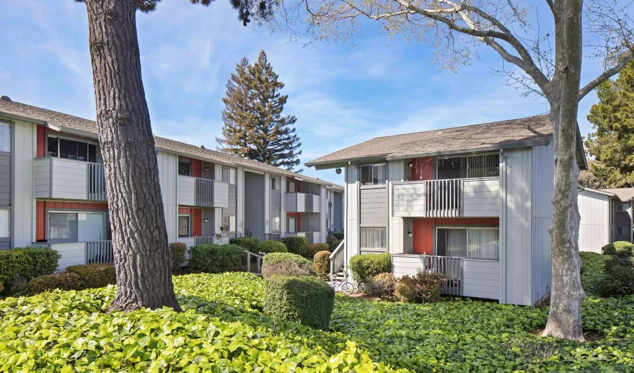 Sunnyvale Crossings Apartments