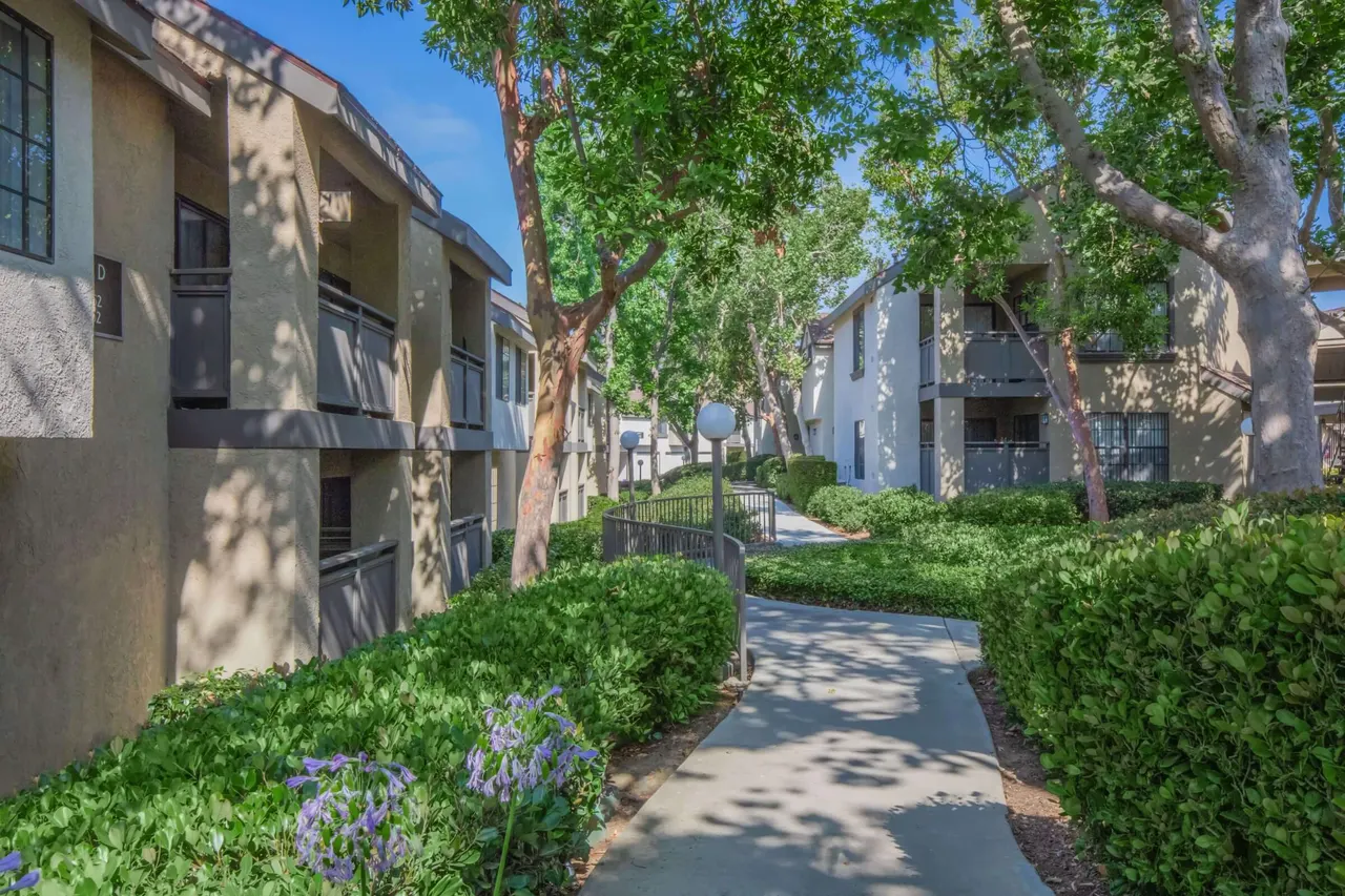 Oak Tree Court Apartment Homes