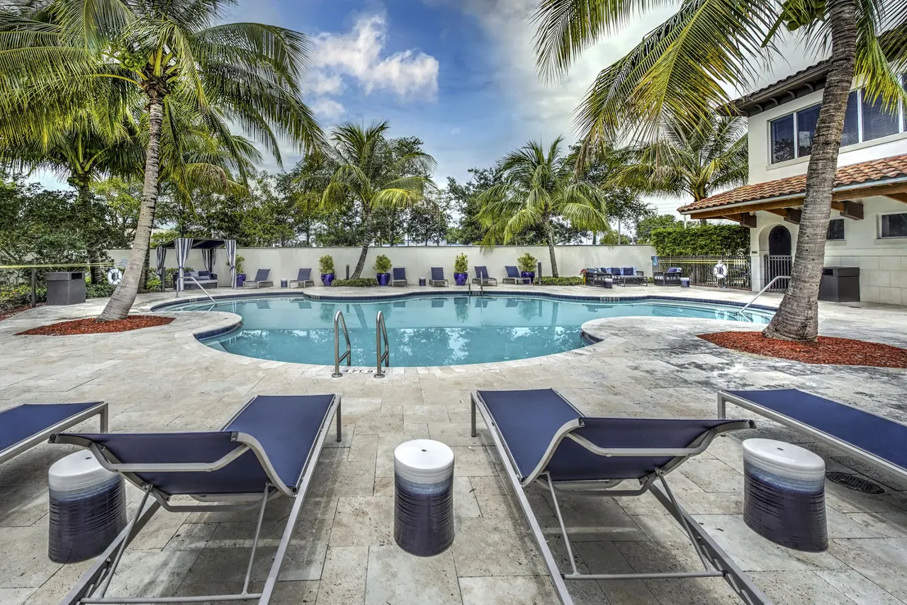 Solle Davie Apartments