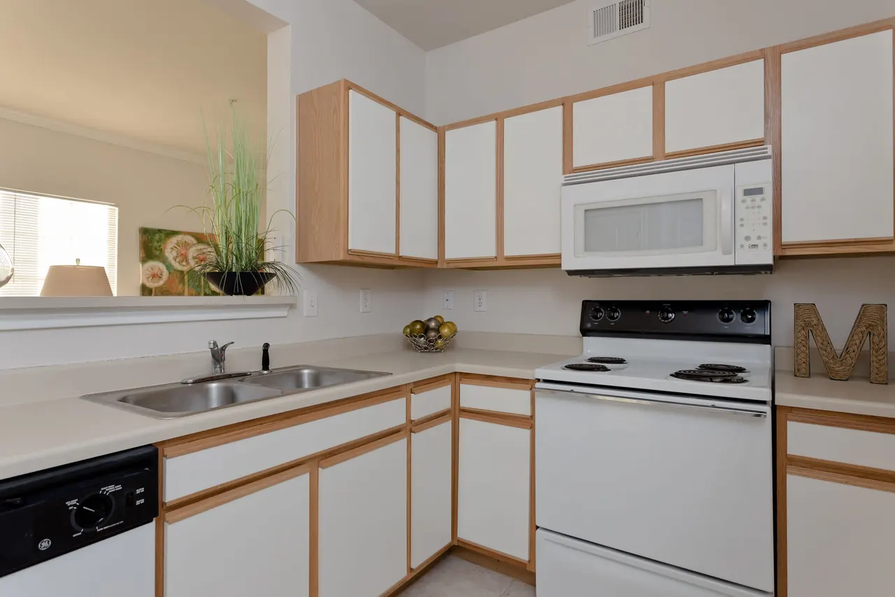 The Ravinia Apartments