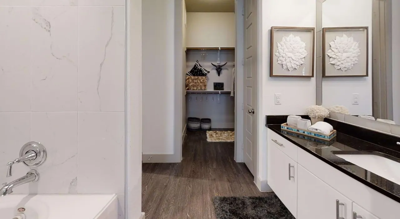 Reveal at Bayside Apartments