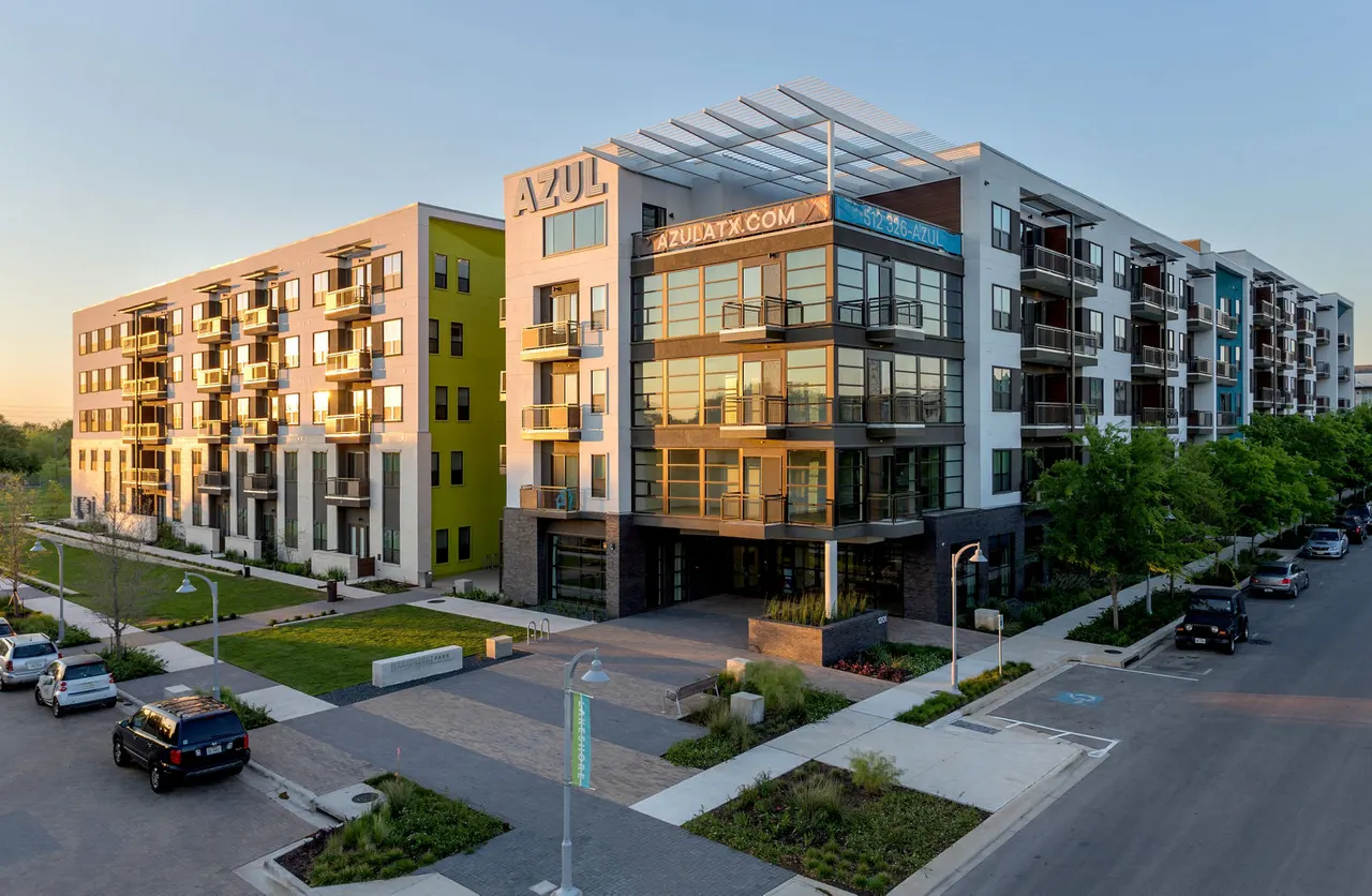 Azul Lakeshore Apartments