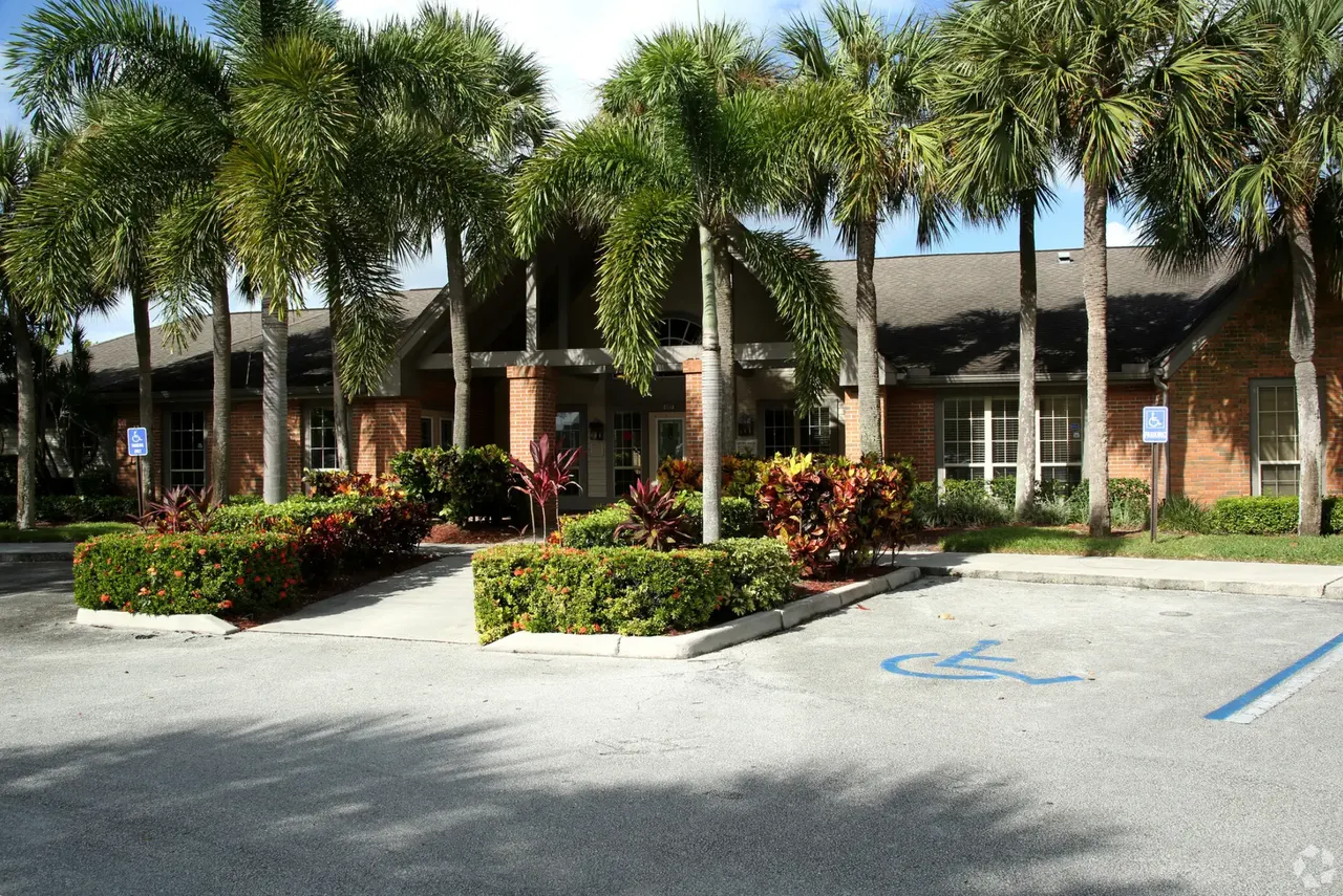 Tamarac Pointe Apartments