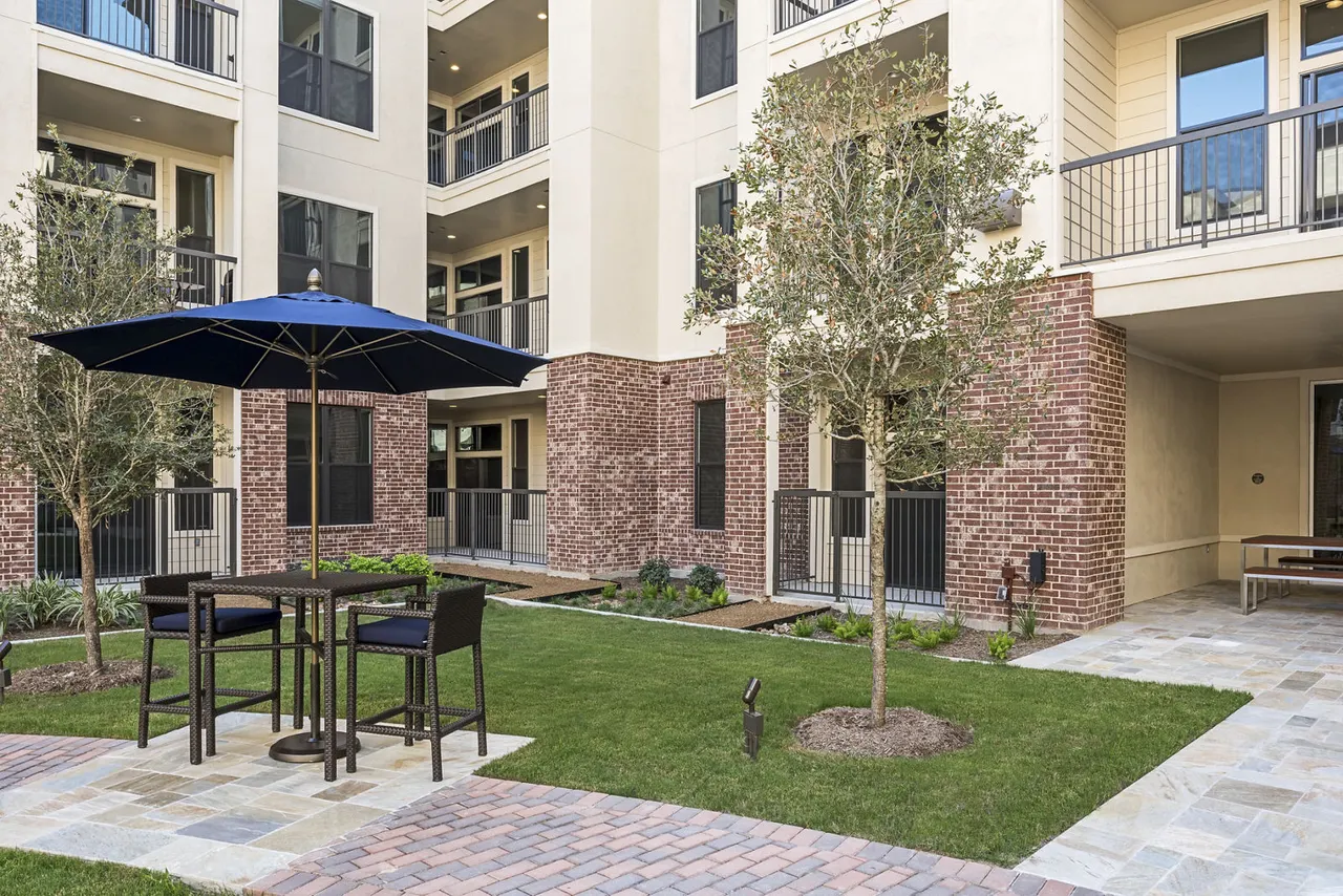 2626 Fountain View