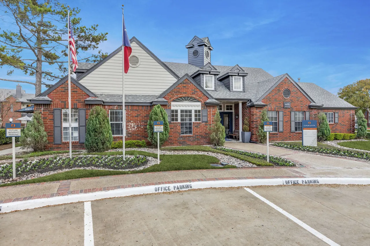 Oaklyn Apartments