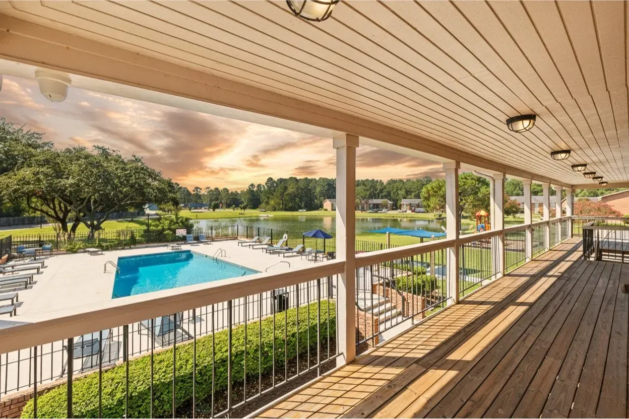 Lakeside Lakeview Apartments