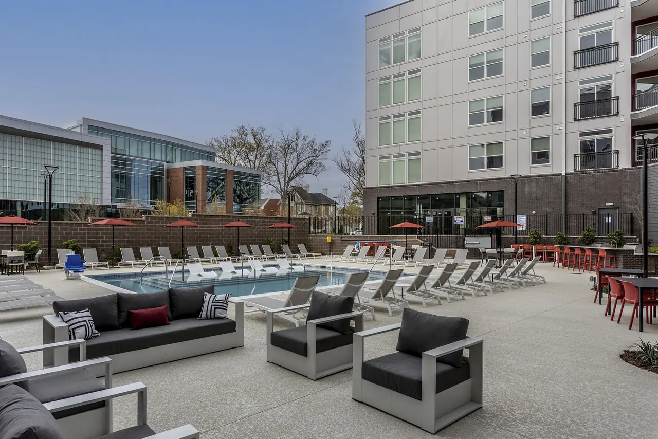 Centro at Pine Nash Apartments