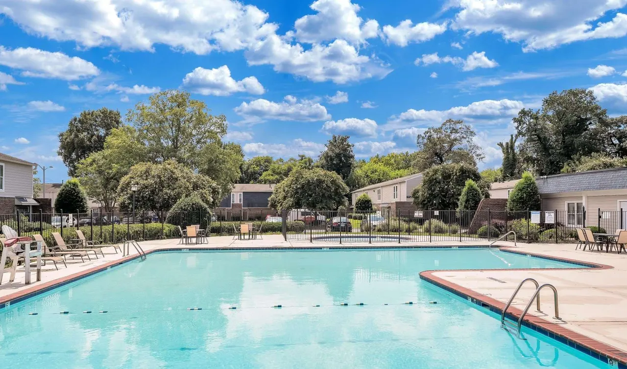 Baypointe Crossing Apartments