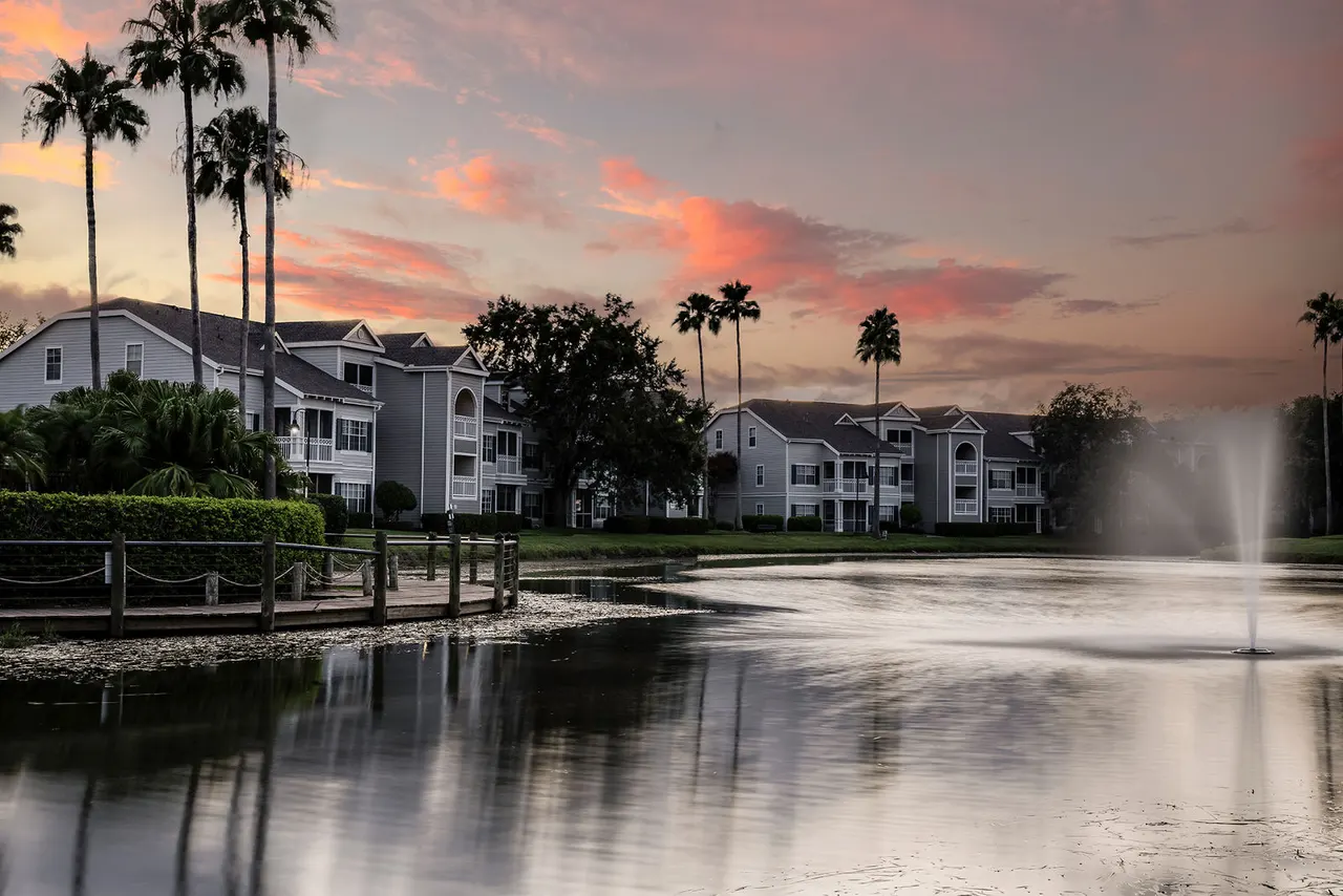 Park Central Apartments - Manor Row