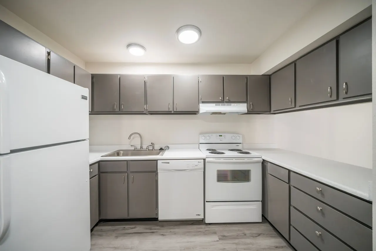 Summit Apartments