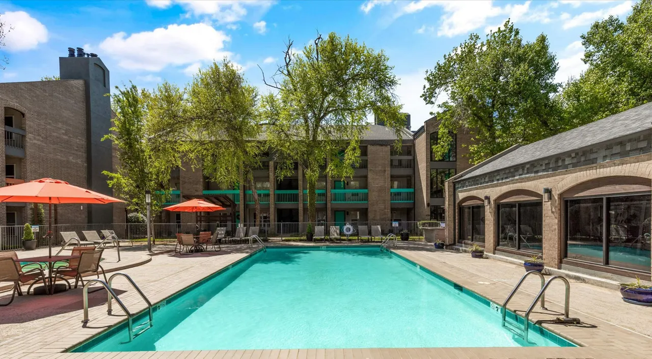 Sycamore Square South