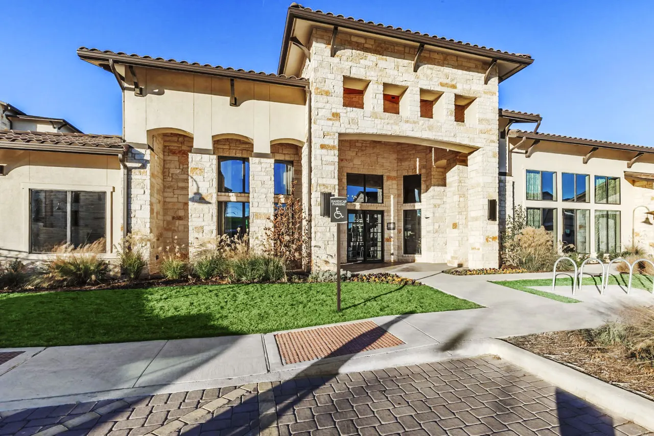 Lenox Stone Oak Apartments