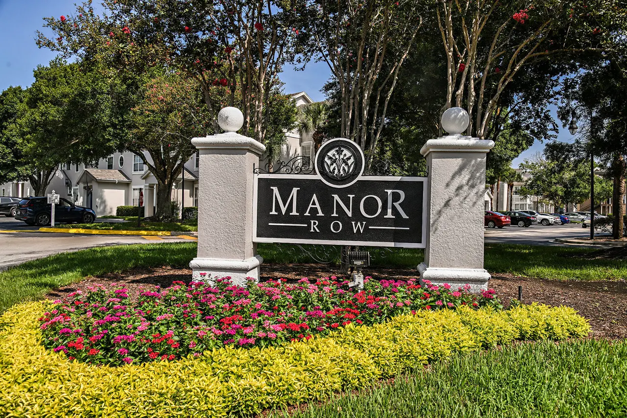 Park Central Apartments - Manor Row