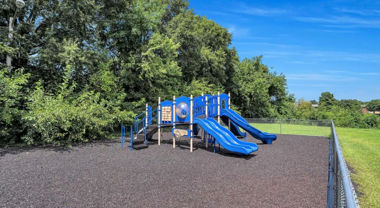Baypointe Crossing Apartments