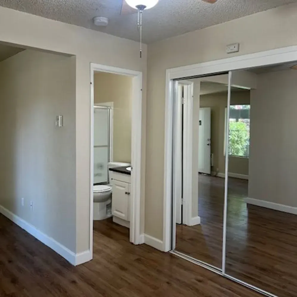 Iron Horse Apartments