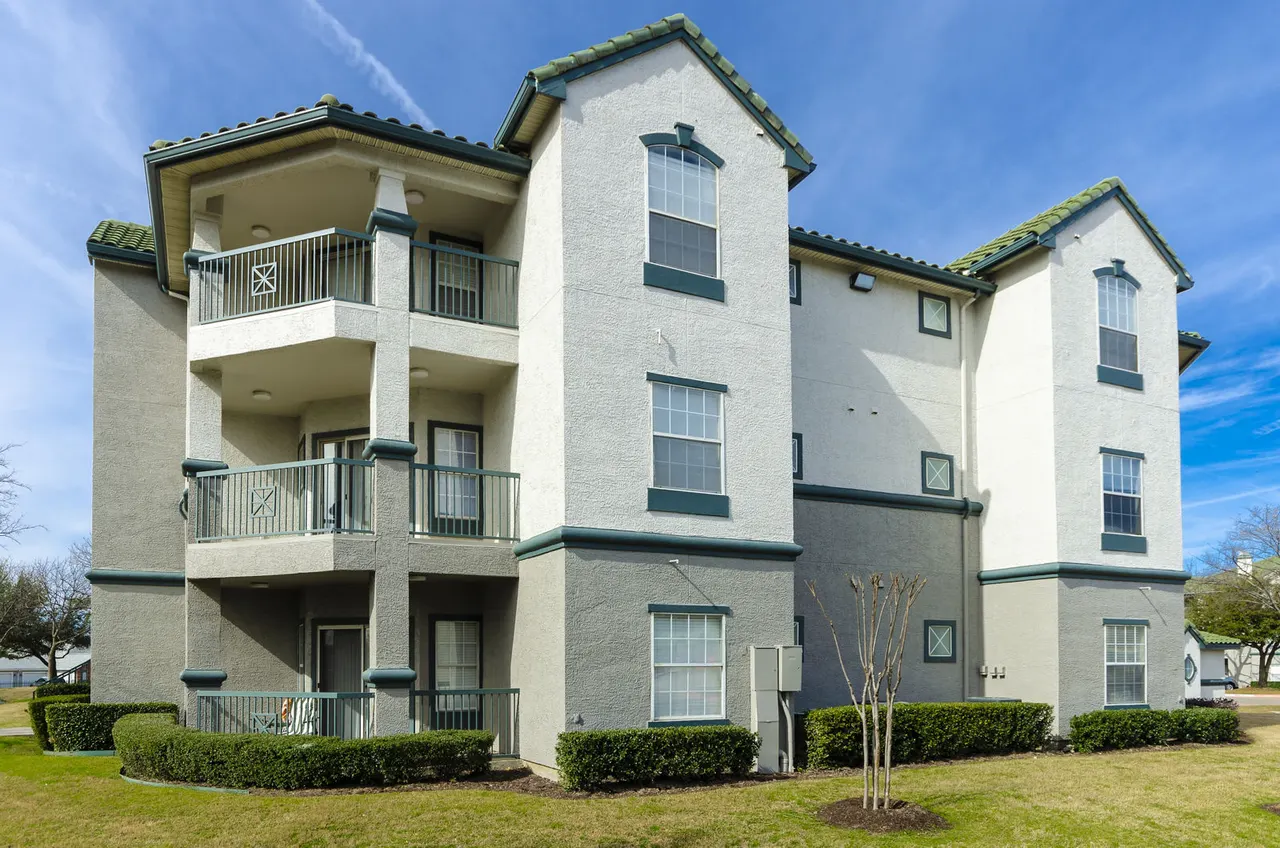 Avery Pointe Apartments