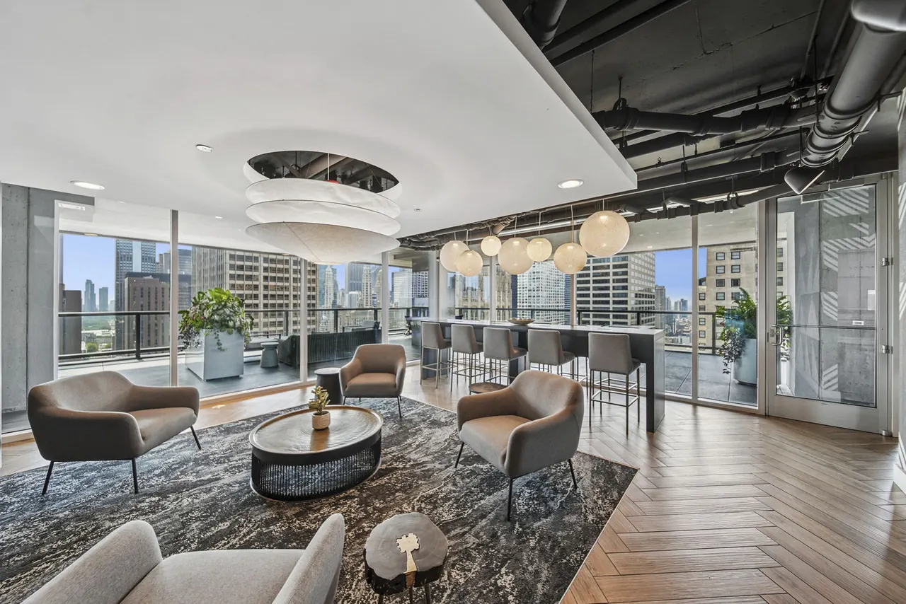 Aston Chicago Apartments